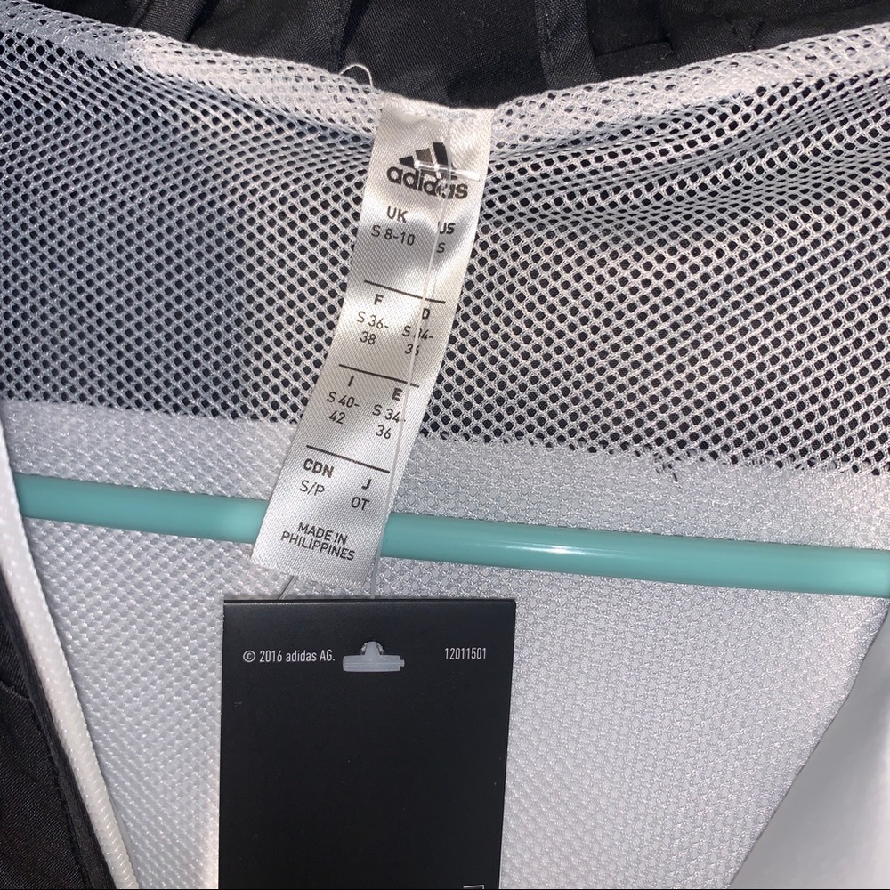 Adidas lightweight jacket - Picture 2 of 5